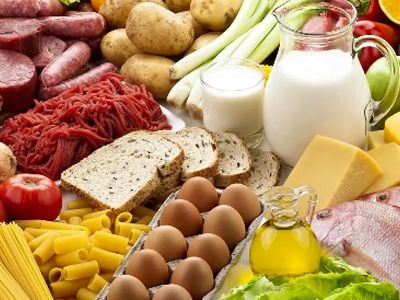 10 خوراکی شگفت‌ انگیز برای افزایش طول عمر: راز آجیل و دانه‌ ها!