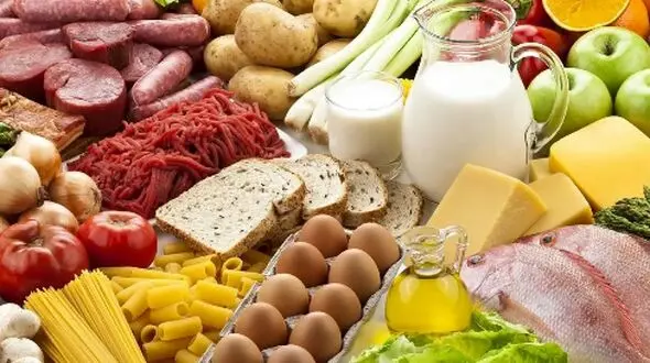 10 خوراکی شگفت‌ انگیز برای افزایش طول عمر: راز آجیل و دانه‌ ها!