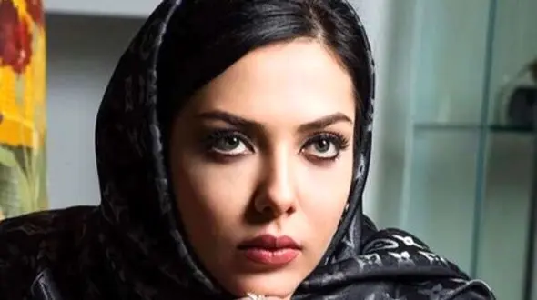 فیلم / حرکات موزون و بمب انرژی لیلا اوتادی در کنسرت خواننده محبوبش فرزاد فرزین/ یه دونه حساس من عشق من خاص من ...