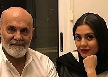 عکس / اولین رونمایی از همسر واقعی جمشید هاشم پور در فرش قرمز / جوان و شیک با کفش های توری و گل سرخی در دست ...