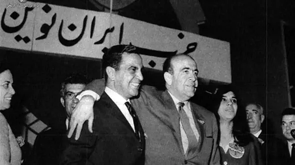 مسبب فروپاشی دولت پهلوی مسائل اخلاقی بود که تأثیر آن بیش از مسائل مالی بود