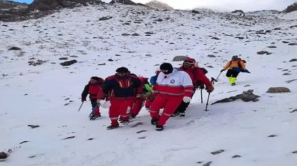 پزشکی که ۷۲ ساعت با پای شکسته منتظر امدادگران بود