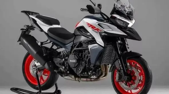 آشنایی با موتورسیکلت لوکس و خوش‌ قیمت TRK 902 استراداله