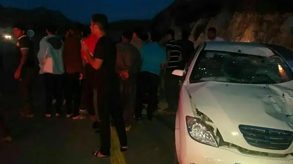 فیلم ضجه های زنانه در صحنه تصادف مرگبار پسر جوان / در درگز رخ داد