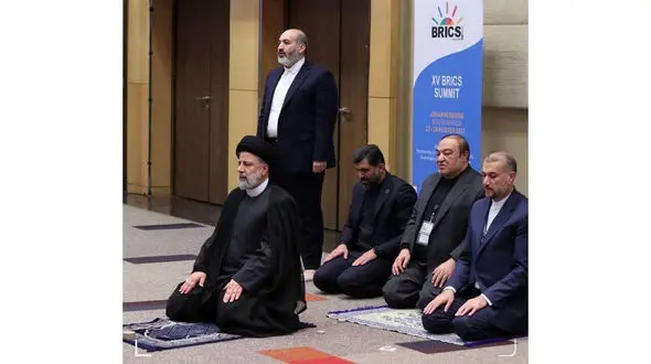 اقدام زیبا و جسورانه رئیس جمهور ایران دراجلاس بریکس + عکس