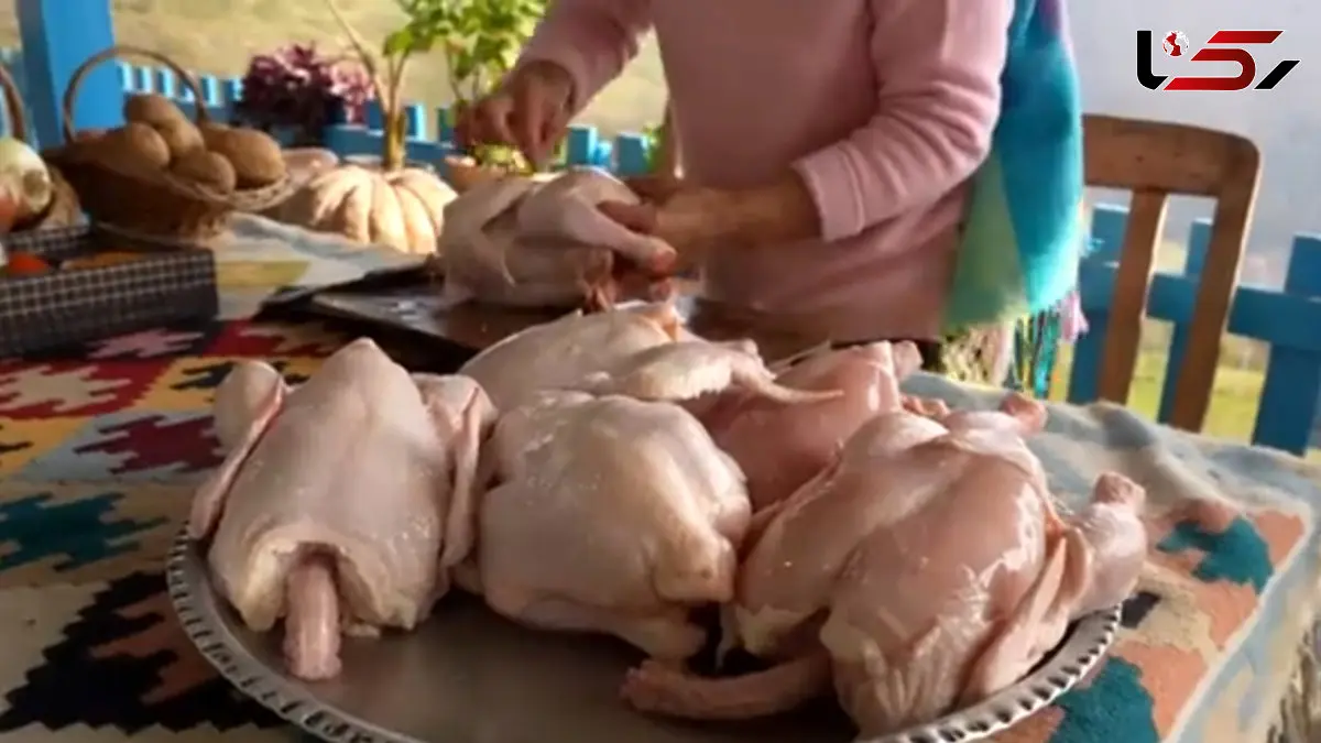 لذت چشیدن غذاهای اصیل روستایی ایران؛ مرغ تنوری و نانی از دل کوهستان / فیلم