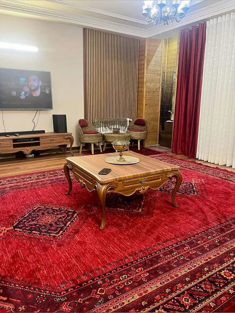 فرش قرمز