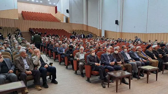 فائزه هاشمی در مراسم ختم برادر میرحسین موسوی شرکت کرد
