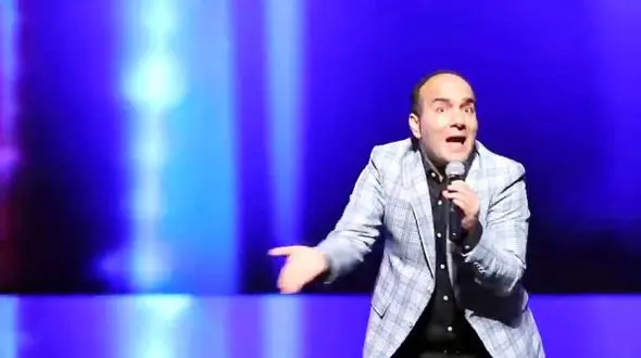 فیلم/ حسن ریوندی: توی ایران یه زمانی اَبروی شیطانی مُد بود که انتهای اَبرو تا بصل النخاع ادامه داشت؛  قدیما روی شونه مرد میزدی خاک بلند میشد الان پودر پنکک