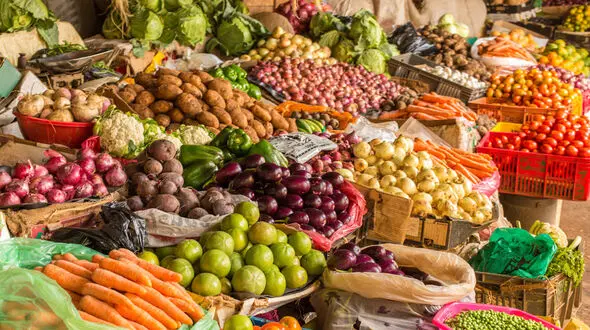 قیمت میوه ، سبزی و صیفی در بازار امروز شنبه 8 آذر 99 