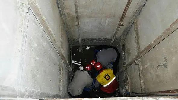 مرگ دلخراش جوان خرم آبادی زیر کابین آسانسور + عکس