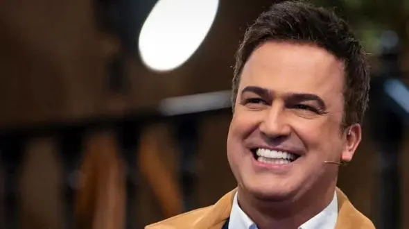 فیلم آواز شاد حامد آهنگی  /  بزبز قندی و دوست دارم باهات باشم را تلفیقش کرده !