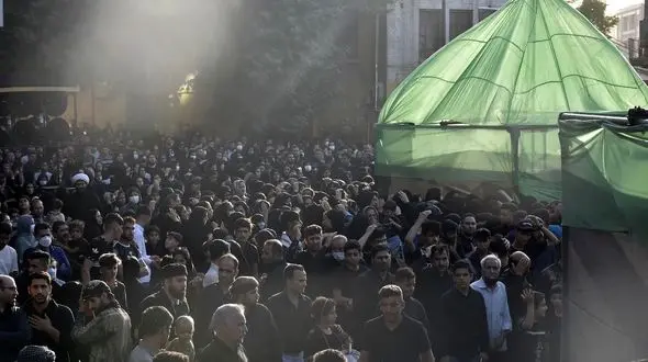 گزارش تصویری/ مراسم آئینی خیمه سوزان عصر عاشورا در کرمانشاه