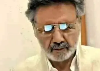 دانلود آهنگ باشکوه معین /بکش دست محبت بر سر من ...