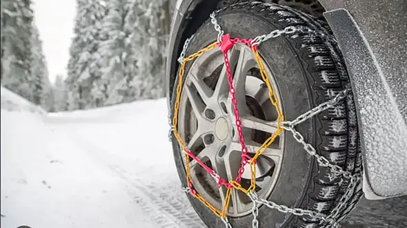 جریمه و بازگشت اجباری در انتظار رانندگان بی‌تجهیزات / بدون زنجیر چرخ راهی جاده نشوید