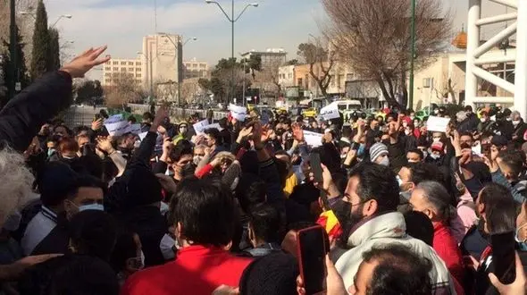 تجمع هواداران پرسپولیس مقابل مجلس