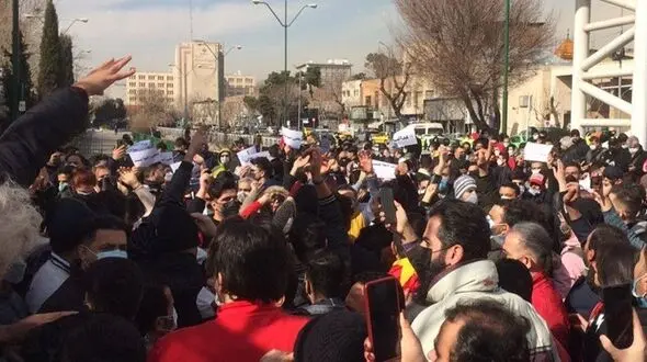 تجمع هواداران پرسپولیس مقابل مجلس