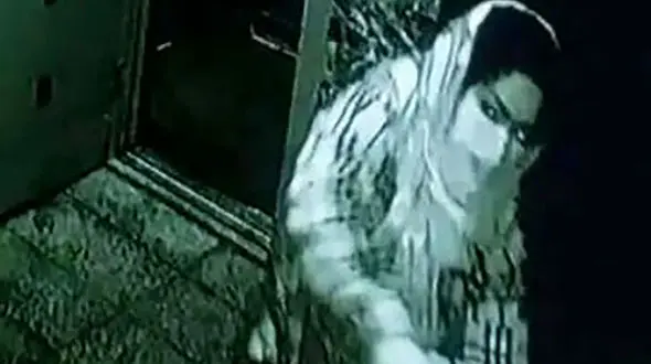 فیلم لحظه زورگیری وحشیانه زن جوان از دختر کرجی + جزییات و گفتگو پس از دستگیری