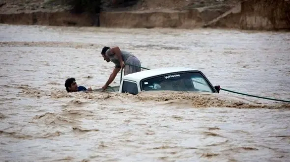 وزارتخانه‌های تزئینی و بی کفایت؛ باری سنگین بر دوش اقتصاد خانواده های ایرانی!/ طبقه متوسط، کارگران و کسبه خرد در لبه پرتگاه نابودی گرفتارند