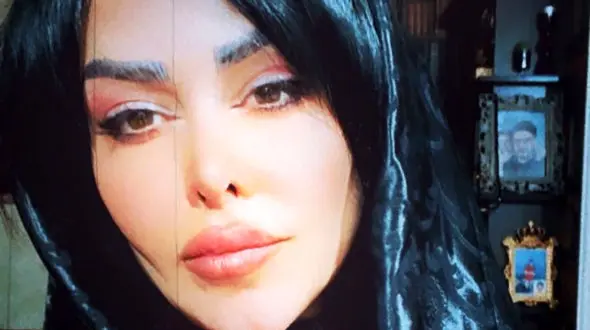  عکس خجالت آور فلور نظری در این سن و سال ! /  خودش را عروسک صورتی کرد !