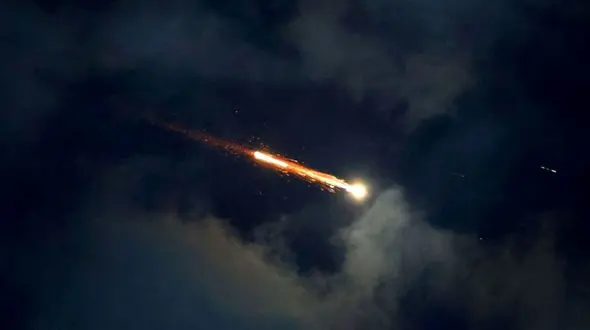 تجاوز رژیم صهیونیستی سحرگاه امروز به اصفهان/دود سفید ناشی از چیست؟ 