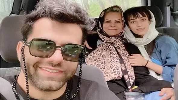 فیلم آواز شاد/ در پی چشمت شدم روانه رو مردم تبریز از خوده رضا بهرام بلندتر میخونند ....