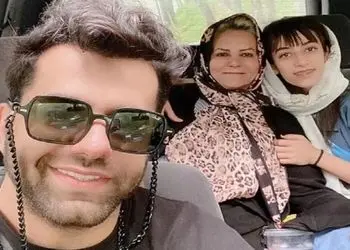 فیلم آواز شاد/ در پی چشمت شدم روانه رو مردم تبریز از خوده رضا بهرام بلندتر میخونند ....