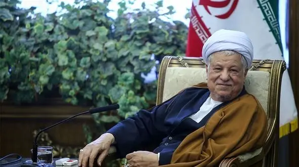 عکس ها /  نگاهی به چیدمان اعلای خانه آیت الله هاشمی رفسنجانی با تابلو فرش ابریشمی و فرش های ایرانی / عکس های خاطره انگیز روی در و دیوار نمای دلچسبی دارد