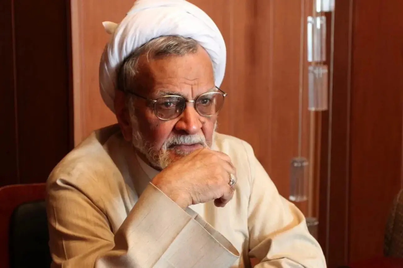 ویدیو شعر محمدجواد حجتی کرمانی در حضور سید محمد خاتمی و موسوی خوئینی