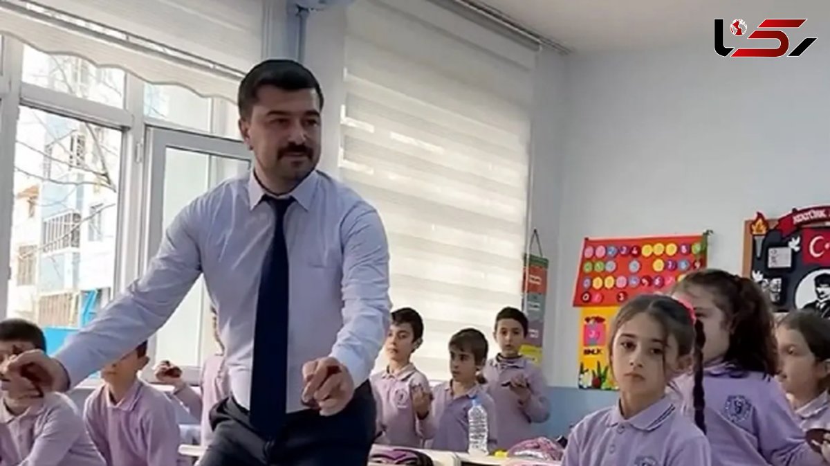 فیلم / آواز شاد؛ این آقا معلم جذاب صبح به صبح اول با بچه ها میرقصه بعد درس شروع میکنه