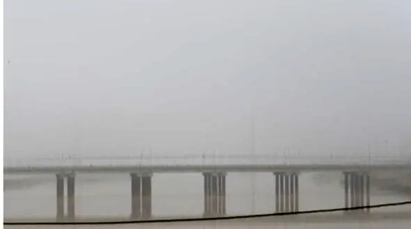 تصاویری باورنکردنی از مه غلیظ در فرودگاه کرمان / هواپیماها زمین‌گیر شدند+ فیلم