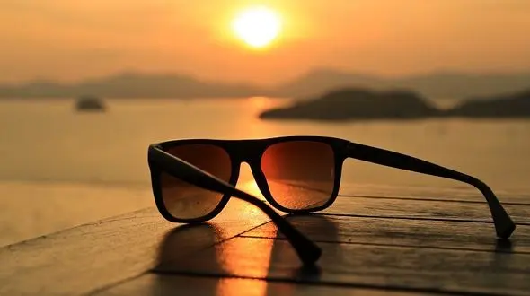  عینک آفتابی چه رنگی بخریم؟