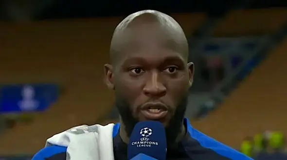 ستاره ای مسلط به 7 زبان! / خبرنگاران این کشورها مشکلی برای مصاحبه ندارند