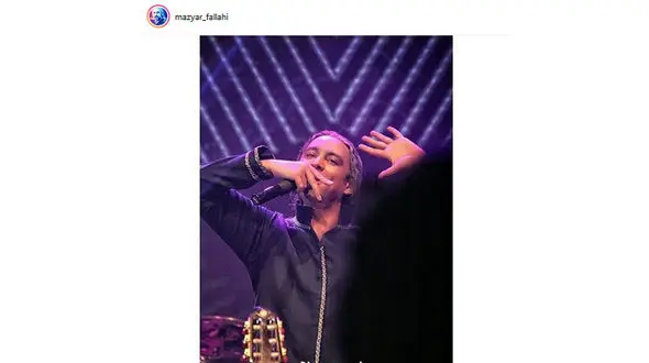 ژست عجیب و غریب «مازیار فلاحی» در کنسرتش +عکس