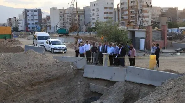 بازدید زاکانی از پروژه اتصال جنوب بزرگراه یادگار امام به آزادراه تهران - ساوه