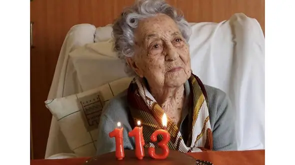 زن ۱۱۳ ساله اسپانیایی بر کرونا غلبه کرد