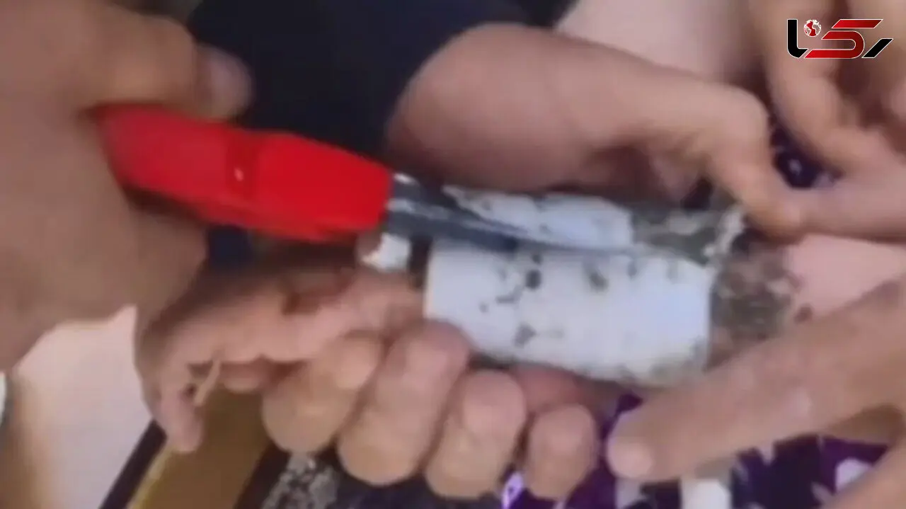 فیلم لحظه گیر کردن دست کودک تهرانی در کف شور حمام