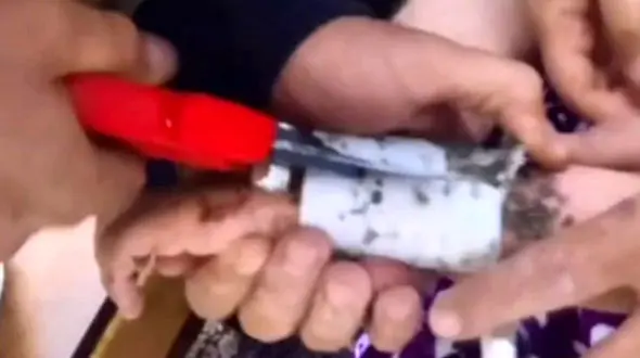 فیلم لحظه گیر کردن دست کودک تهرانی در کف شور حمام