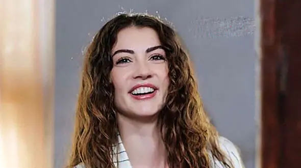 استایل تازه خانم بازیگر سریال دختران آفتاب ! / طرفداران ایرانی اش وایرال کردند ! + بیوگرافی بورجو اوزبرک