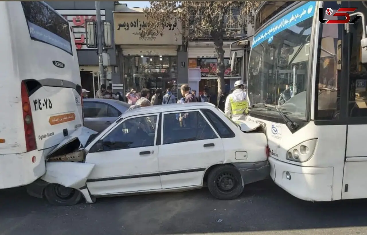 تصادف عجیب پراید و دو اتوبوس در مشهد

