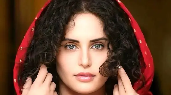 فیلم آواز باشکوه النازشاکردوست با آهنگ محسن چاوشی ! /  بباف مویت را مگر مرا آن مو طناب دار شود !