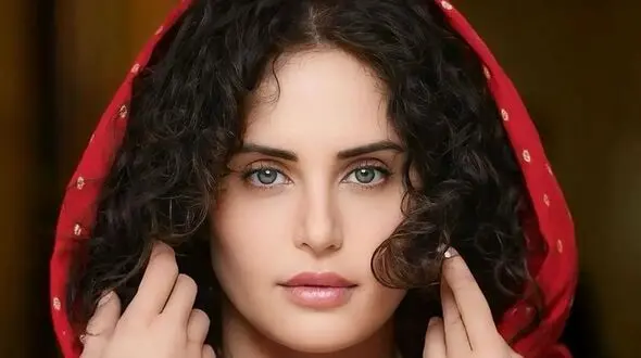 فیلم آواز باشکوه الناز شاکردوست با آهنگ محسن چاوشی  ! + موزیک ویدیوی بی بدن !