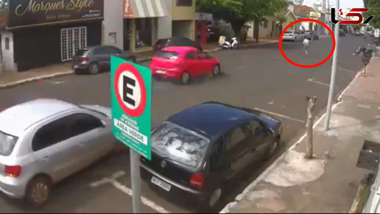 تصادف مرگبار یک خودروی پرسرعت با عابر پیاده + فیلم 