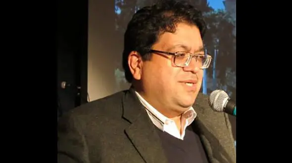 روزنامه نگار قدیمی در غم دخترش به سوگ نشست