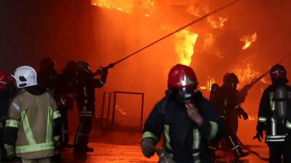 نجات ۲۰ دانشجو از آتش‌سوزی در خوابگاه دخترانه ایلام