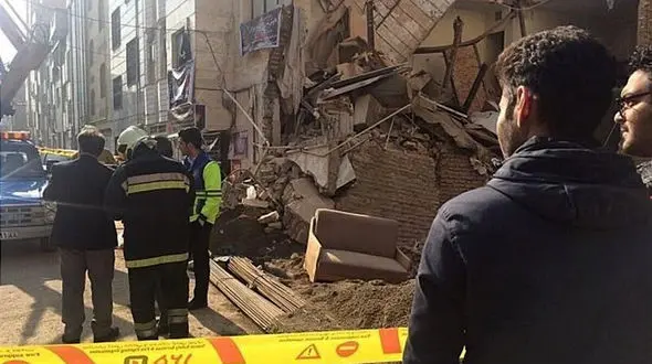 آوار تلخ مدرسه در ملارد کرج / 3 نفر زیر آوار  ماندند 