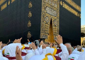 لحظات معنوی بازیگران و سلبریتی ها در مکه و بر تن کردن لباس احرام؛ از رضا گلزار و نیوشا ضیغمی تا غول ببره و عموپورنگ+عکس/ قبول باشه