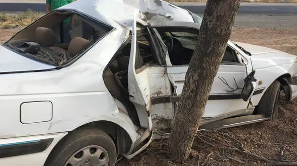 تصادف مرگبار پژو با درخت در کرج