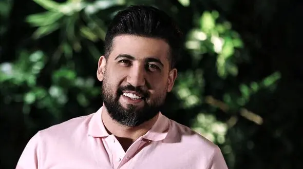 عکس لورفته مجری ممنوعه تلویزیون روی تخت خواب / پوشش منشوری سوژه شد!