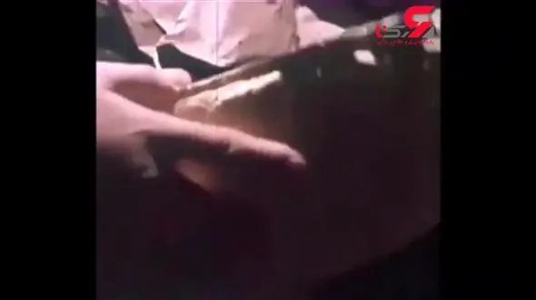 لحظه بریدن سر توسط شعبان بی مخ در آرایشگاه + فیلم دیدنی